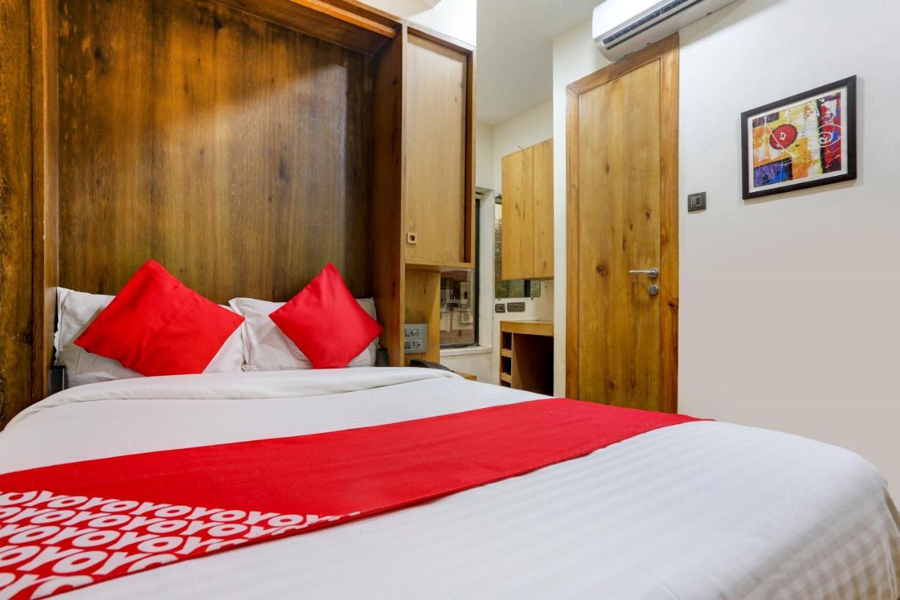 Oyo 81549 Hotel Elegance Nx Мумбай Екстериор снимка