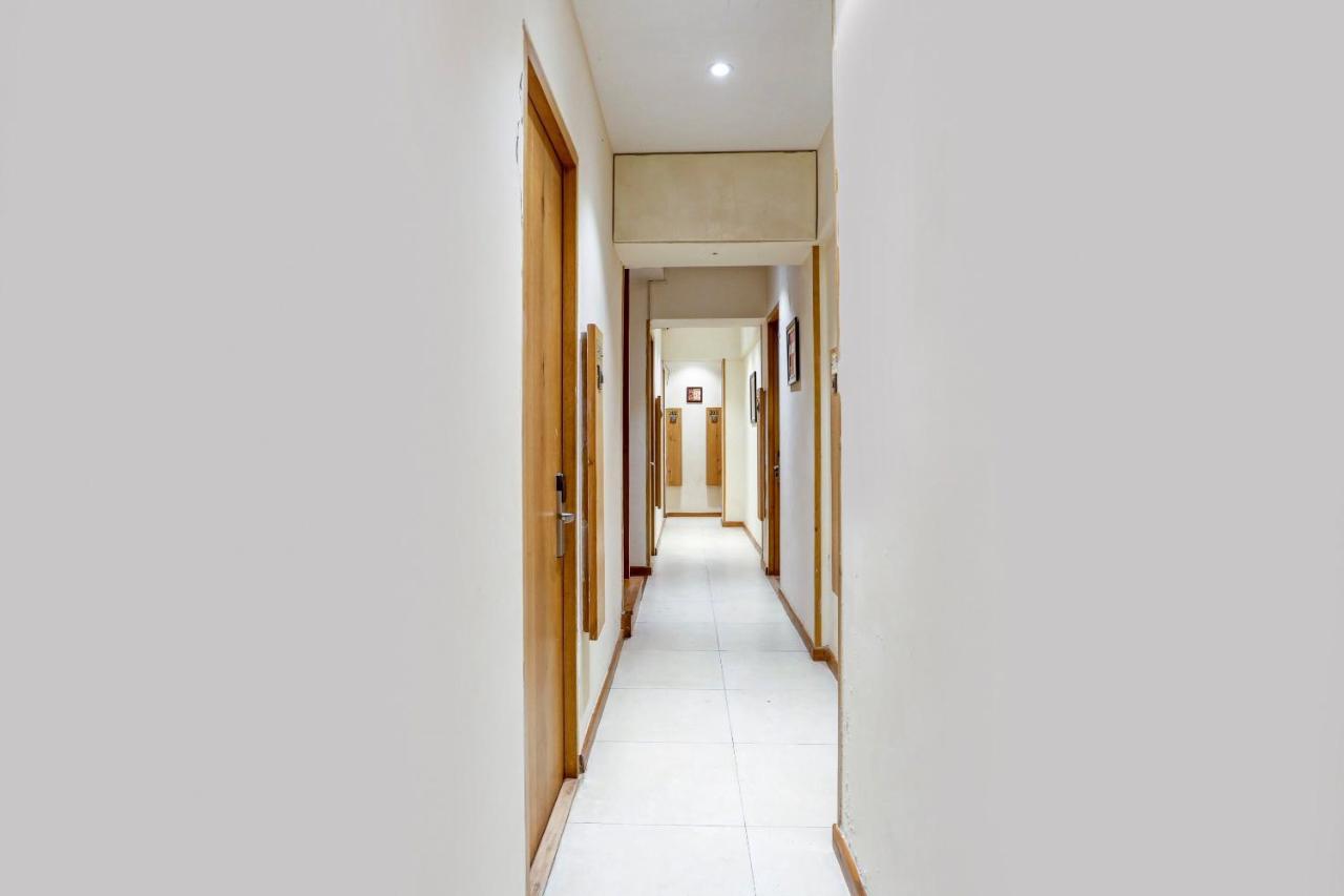 Oyo 81549 Hotel Elegance Nx Мумбай Екстериор снимка