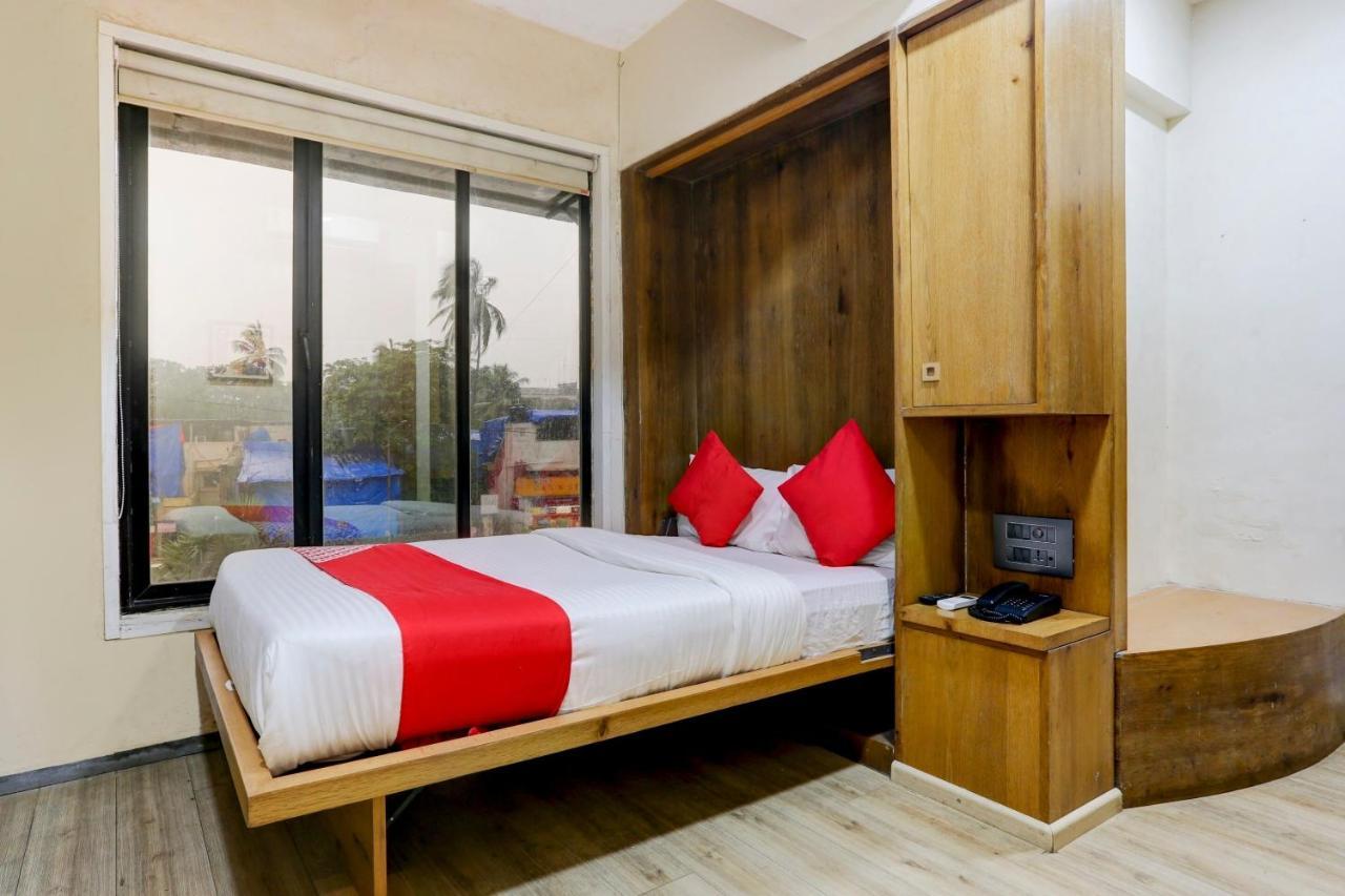 Oyo 81549 Hotel Elegance Nx Мумбай Екстериор снимка